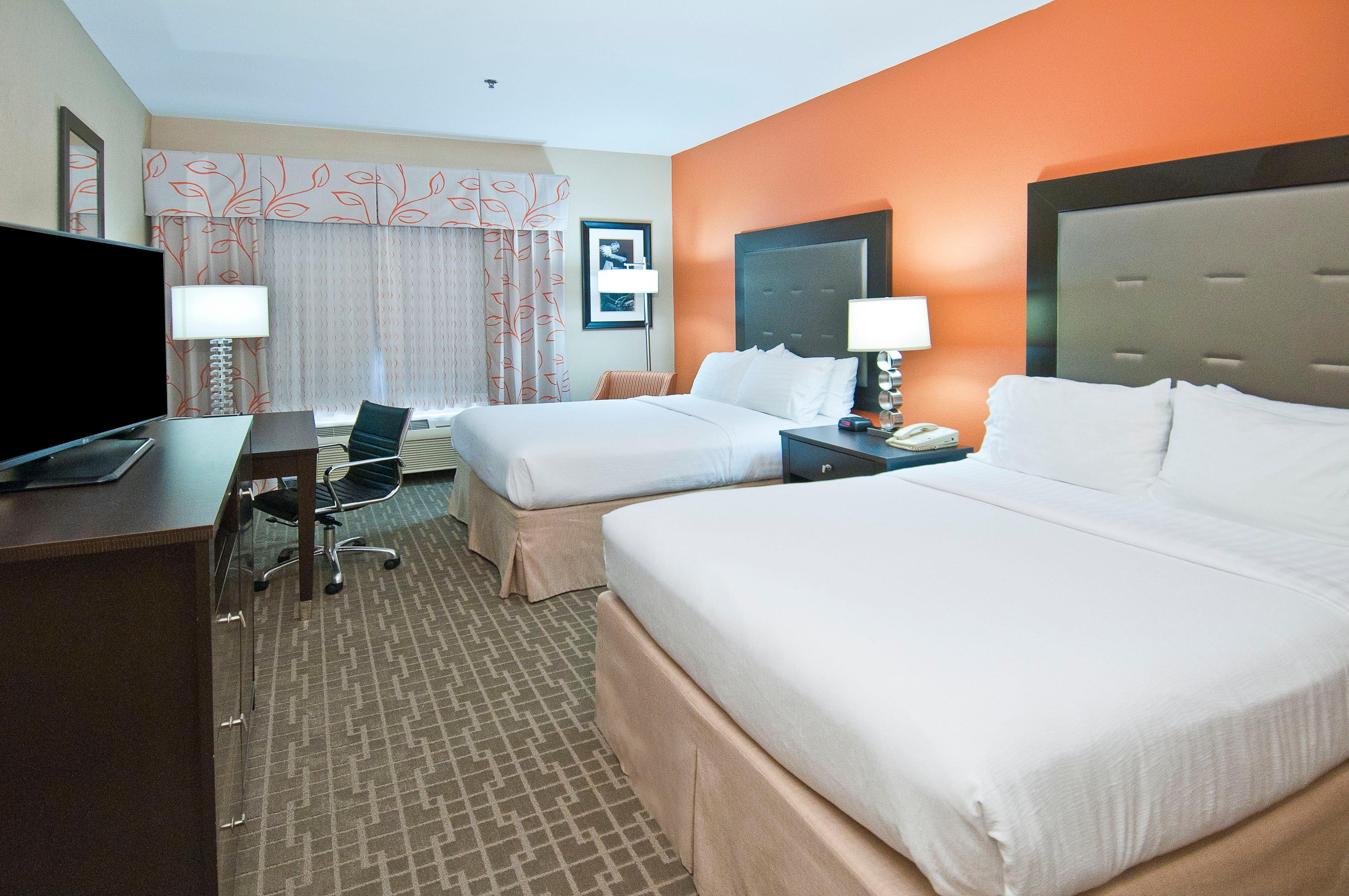 & By Ihg 3*