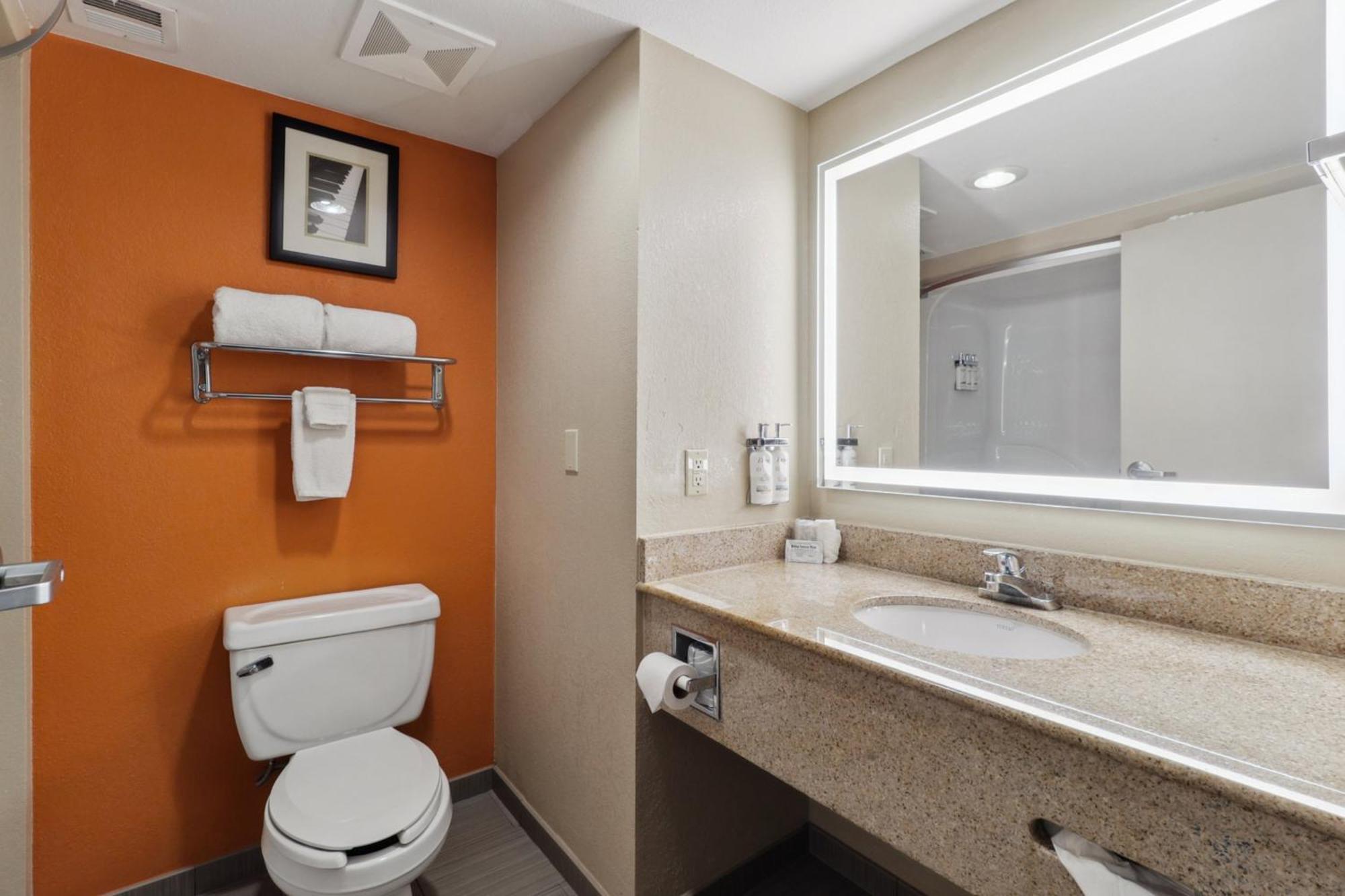 Hotel & By Ihg