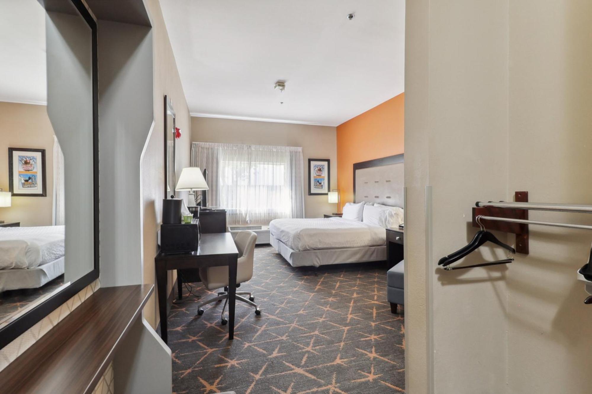 Hotel & By Ihg